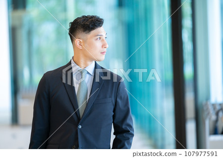 臉色嚴肅的商人，上班族 107977591