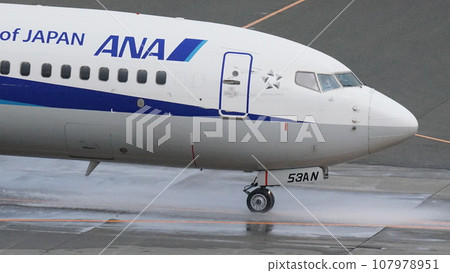 airplane airplane 107978951