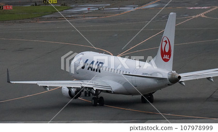 airplane  107978999