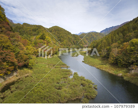 Beautiful autumn leaves in Okususobana Valley, Nagano City, Nagano Prefecture (aerial shot by drone) Beautiful autumn leaves in Okususobana Valley, Nagano City, Nagano Prefecture (aerial shot by drone) 107979389