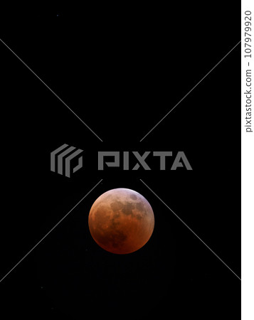 天文表演_月全食與綠松石邊緣風光 107979920