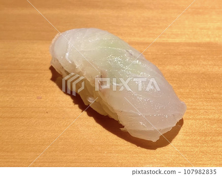 Sushi (sea bream) Sushi (sea bream) 107982835
