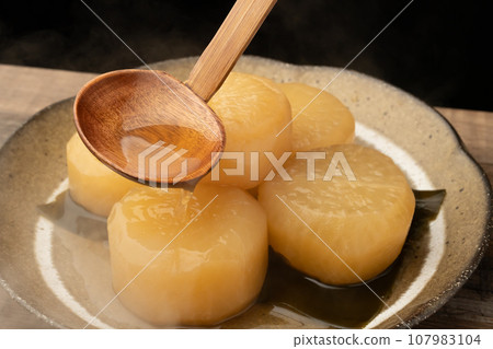 Boiled radish with dashi soup 107983104