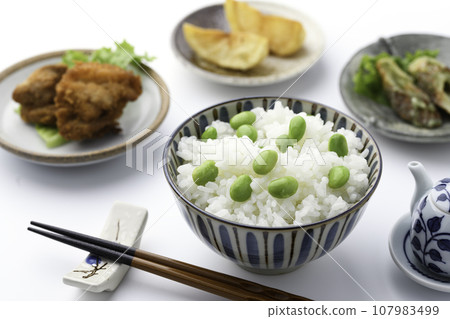 毛豆飯及日式小菜 毛豆飯 毛豆飯 107983499