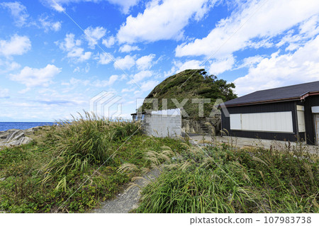 Sea and sky seen from Jogashima on the Miura Peninsula 107983738
