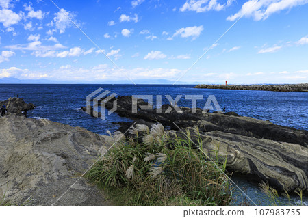 Sea and sky seen from Jogashima on the Miura Peninsula 107983755