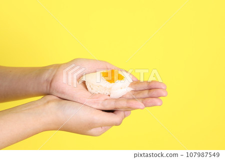 Hand with Sushi 107987549