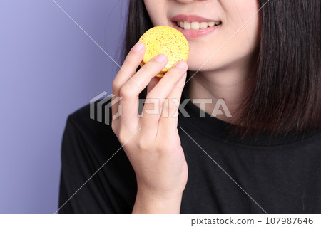 Macaroons Sweet Dessert 107987646