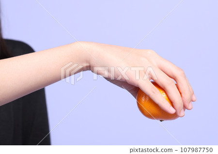 Hand with Fruit Hand with Fruit 107987750