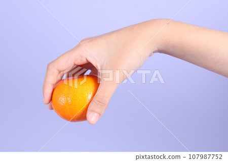 Hand with Fruit Hand with Fruit 107987752