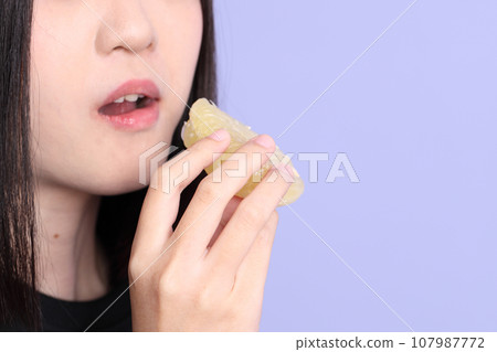 Hand with Fruit Hand with Fruit 107987772