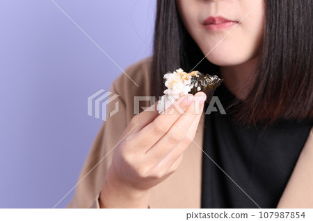 Hand Holding Food Hand Holding Food 107987854