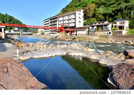Hita City, Oita Prefecture, Amagase Onsen, Kusu River, Bungo three major hot springs, communal open-air bath Kandayu 107988610
