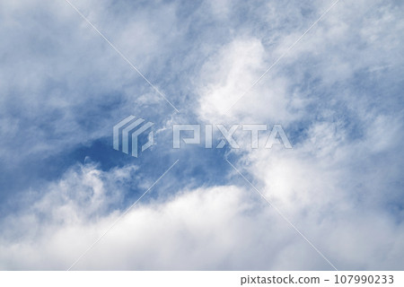 Autumn sky blue sky sky material [Tokyo] 107990233