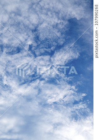 Autumn sky blue sky sky material [Tokyo] 107990268