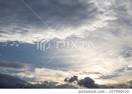 Autumn sunset sky image [Kanagawa Prefecture] 107990420