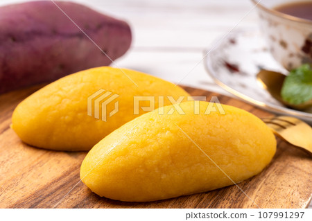 sweet potato sweet potato 107991297