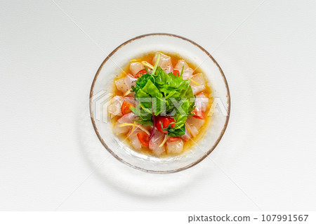 Red sea bream and baby leaf carpaccio 107991567