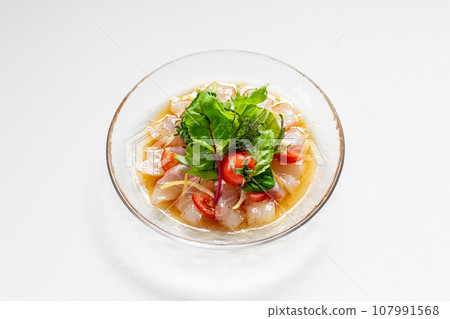 Red sea bream and baby leaf carpaccio 107991568