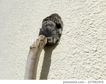 Air conditioner piping and old deteriorated air conditioner putty Air conditioner piping and old deteriorated air conditioner putty 107992958