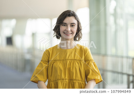 Smiling foreign woman in her 20s, portrait looking at camera 107994849