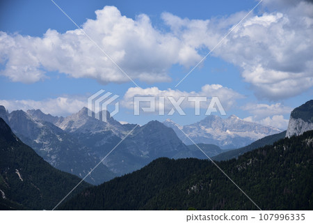 Mountain range in Cadore 107996335