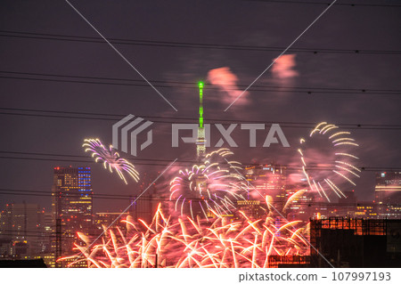 Kawasaki cityscape in Japan Tamagawa Fireworks Festival for the first time in 4 years. The venue side of the Kawasaki City Memorial Tamagawa Fireworks Festival. Roppongi Hills etc. in the back Kawasaki cityscape in Japan Tamagawa Fireworks Festival for the first time in 4 years. The venue side of the Kawasaki City Memorial Tamagawa Fireworks Festival. Roppongi Hills etc. in the back 107997193