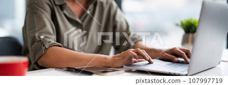Asian casual businesswoman use laptop to working about growth finance report of new startup project 107997719