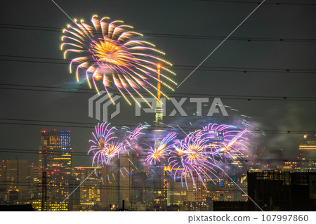 Tokyo cityscape in Japan Tamagawa Fireworks Festival for the first time in 4 years. The venue side of the Kawasaki City Memorial Tamagawa Fireworks Festival. Roppongi Hills etc. in the back Tokyo cityscape in Japan Tamagawa Fireworks Festival for the first time in 4 years. The venue side of the Kawasaki City Memorial Tamagawa Fireworks Festival. Roppongi Hills etc. in the back 107997860