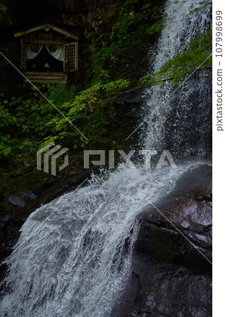 Utsugawa Yotsukura Falls Utsugawa Yotsukura Falls 107998699