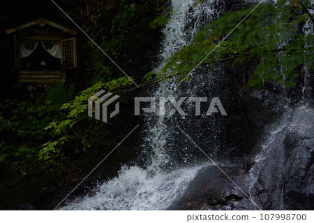 Utsugawa Yotsukura Falls Utsugawa Yotsukura Falls 107998700