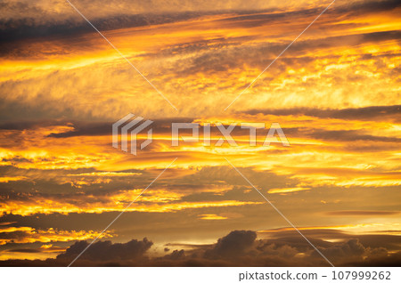 橙色夕陽雲 橙色夕陽雲 107999262