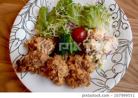 Fried fried chicken set Fried fried chicken set 107999551