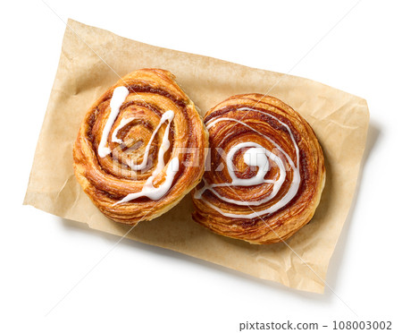 freshly baked cinnamon rolls 108003002