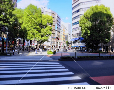 池袋車站前的道路風景。西洋鏡風格。 108003118