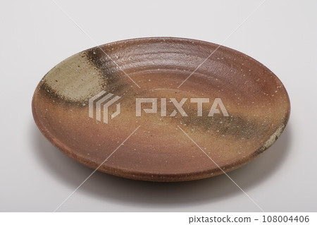 Bizen ware round plate 108004406