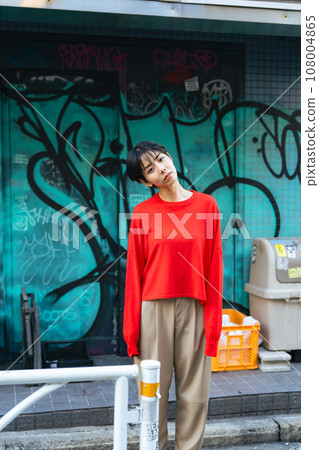 Women's fashion portrait street snap 108004865