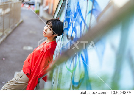 Women's fashion portrait street snap Women's fashion portrait street snap 108004879