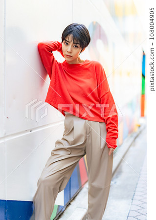 Women's fashion portrait street snap 108004905