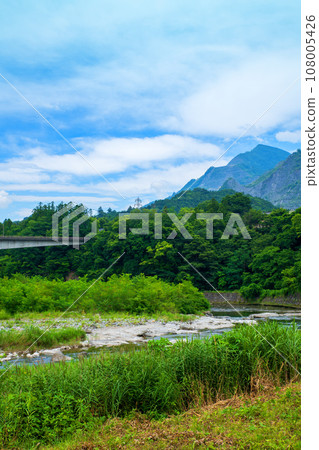 荒川和武甲山,秩父市荒川綜合運動公園附近的風景 荒川和武甲山,秩父市荒川綜合運動公園附近的風景 108005426