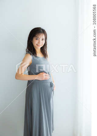 Pregnant woman 108005568
