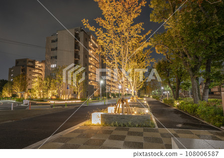 夜晚燈火通明的公寓 夜晚燈火通明的公寓 108006587