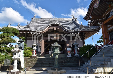 德島陽光明媚的早晨的伊戶寺 德島陽光明媚的早晨的伊戶寺 108007643