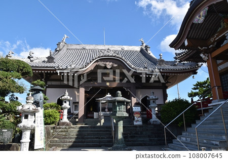 德島陽光明媚的早晨的伊戶寺 德島陽光明媚的早晨的伊戶寺 108007645
