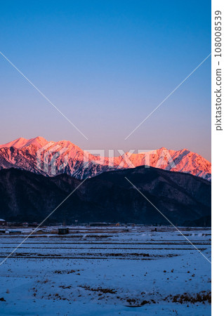 Mt. Jigatake and Mt. Kashimayarigatake (Morgenroth) in winter seen from Omachi City Mt. Jigatake and Mt. Kashimayarigatake (Morgenroth) in winter seen from Omachi City 108008539