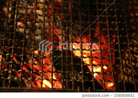 用木炭烤 用木炭烤 108008681