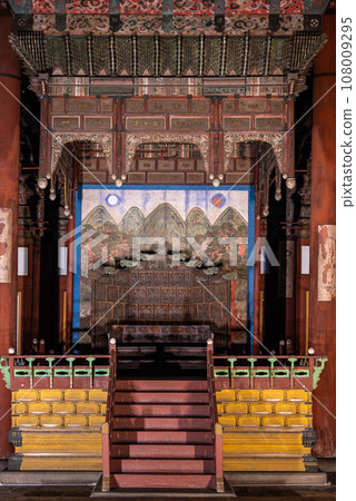 Old Korean architecture of Deoksugung royal palace of Joseon dynasty in Seoul South Korea 108009295