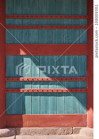 Old Korean architecture of Deoksugung royal palace of Joseon dynasty in Seoul South Korea Old Korean architecture of Deoksugung royal palace of Joseon dynasty in Seoul South Korea 108009301