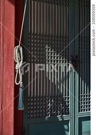 Old Korean architecture of Deoksugung royal palace of Joseon dynasty in Seoul South Korea 108009309