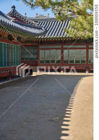Old Korean architecture of Deoksugung royal palace of Joseon dynasty in Seoul South Korea Old Korean architecture of Deoksugung royal palace of Joseon dynasty in Seoul South Korea 108009358